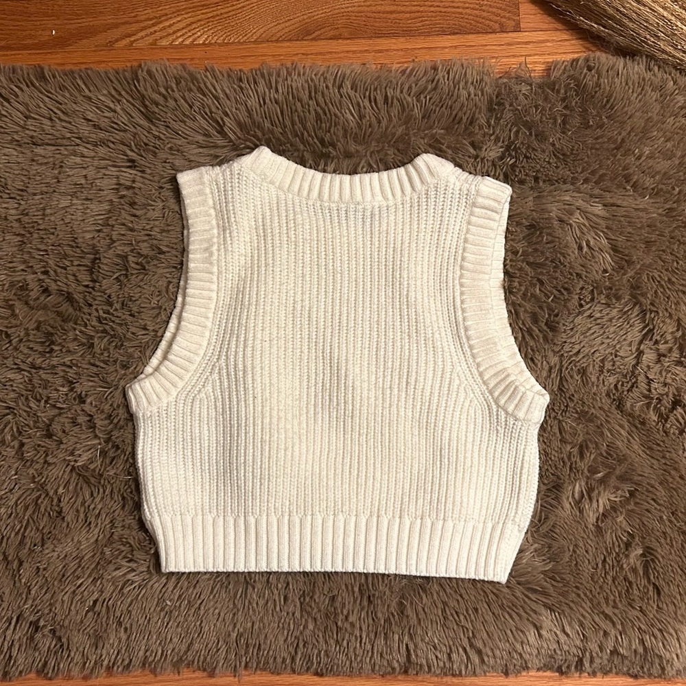 H&M White Sweater Vest - Picture 2 of 4
